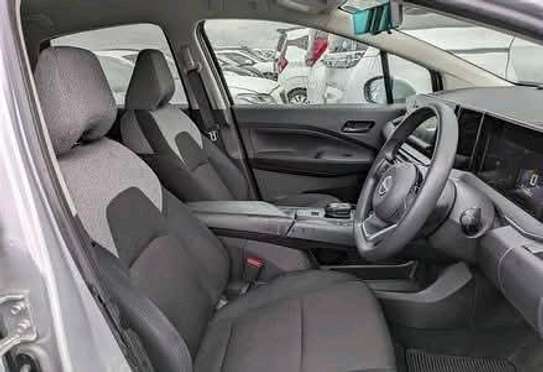 Nissan note 2020 model e power image 9