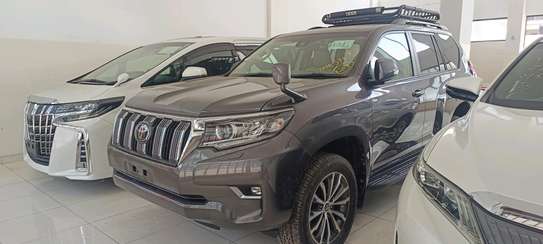 Toyota land Cruiser Prado TX petrol 2018 5 seater image 6