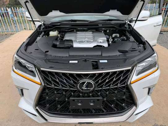 2019 Lexus Lx570 image 9