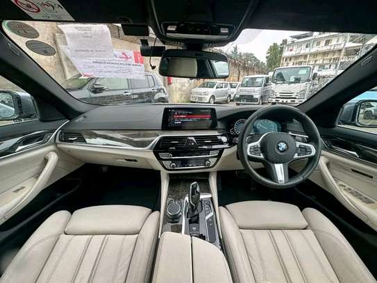 BMW 540i metallic Blue 2019 image 10