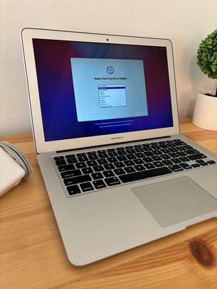 MacBook Air 2015 13.3" Retina Display  i5 4GB RAM 128GB SSD image 2