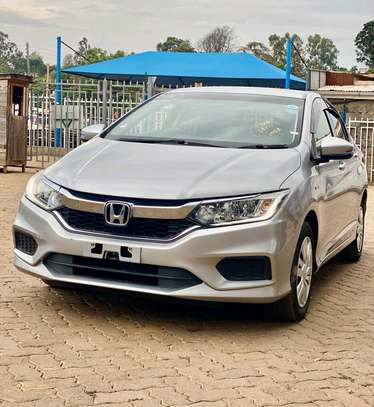 Make Honda Grace 2019 model silver color. image 7