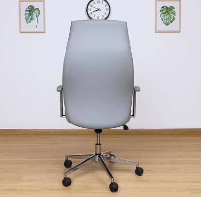 Executive Chairs : Directors Leather Executive Chair image 4