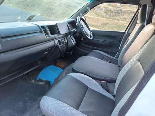 Toyota Hiace diesel 9l 2014 slightly used image 8