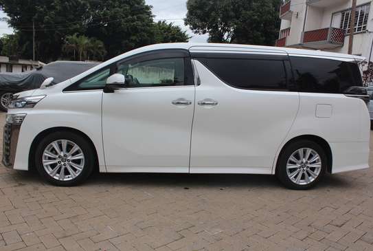 Toyota Vellfire 2.5 Petrol 6 Seater, 2019, 59,000 Kms image 2