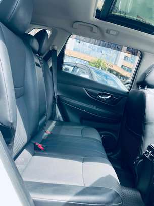 Nissan X Trail hybrid white color 2000cc petrol 2018 model. image 3