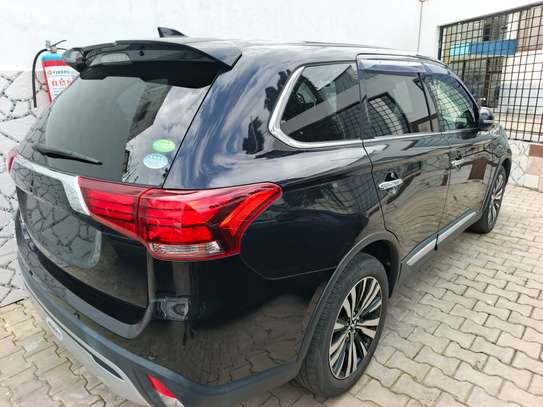 Mitsubishi Outlander image 4
