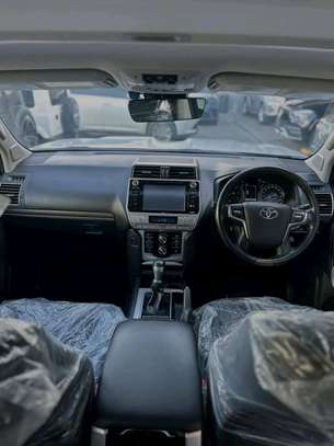 Toyota Landcruiser Prado Vxl image 4