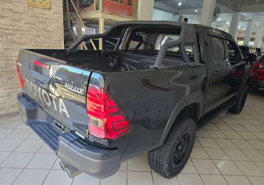 Toyota Hillux Double cabin image 2