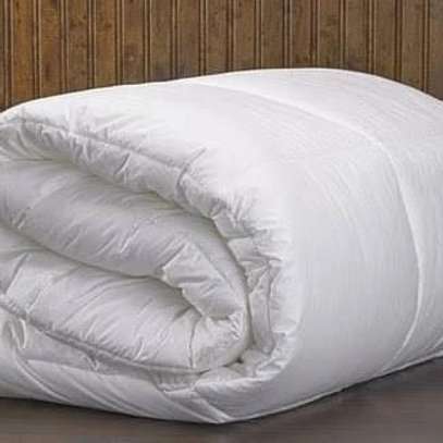 4 in 1 White Duvet Set Size 6 X 6. Free Delivery image 3