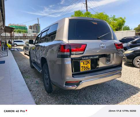 Landcruiser V8 Manual Diesel is on sale in mombasa image 2