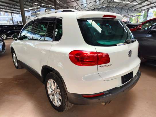 Volkswagen Tiguan white lounge 2017 image 10