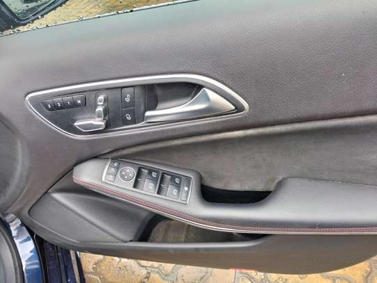 Mercedes A180 with sunroof image 4