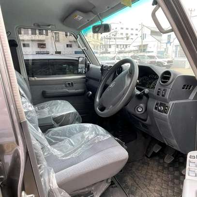 Toyota landcruiser cabin image 14