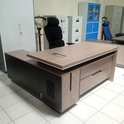 1.6 M L Shape Executive Office Desk image 2