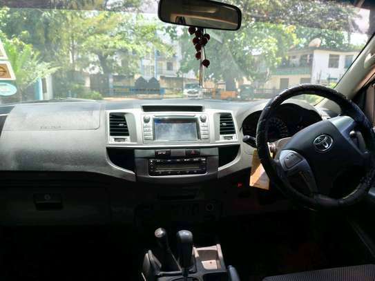TOYOTA HILUX 2011 image 2