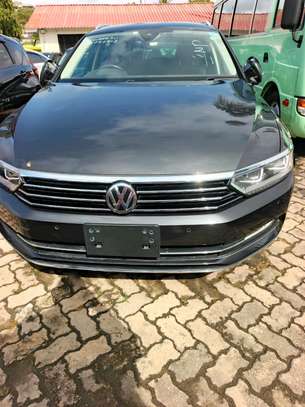 Volkwagen Passat hatchback image 8