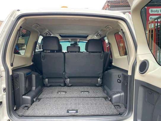 Mitsubishi Pajero white color 2018 model fully loaded image 4