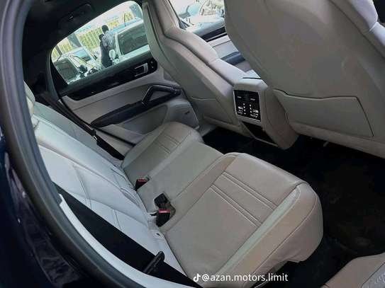 Porsche Cayenne S coupe image 6
