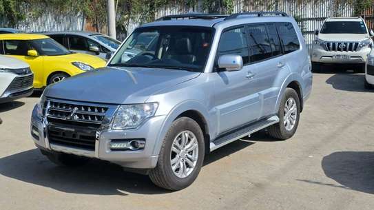 Mitsubishi pajero with sunroof image 6