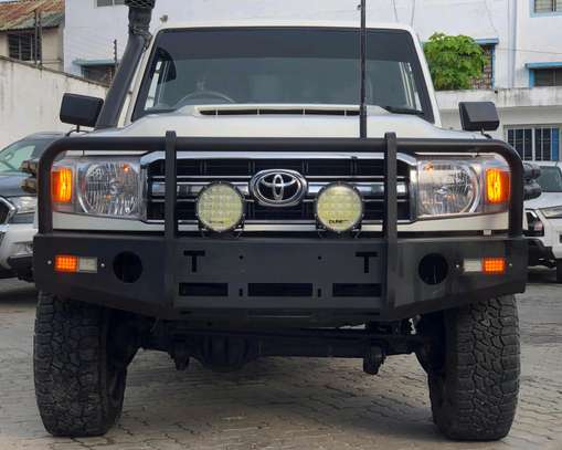 TOYOTA LANDCRUISER PICKUP DOUBLE CABIN 2018MODEL image 3