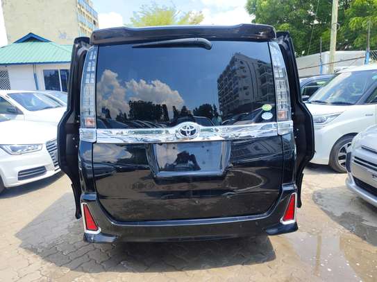 Toyota Voxy black Si 2018 image 10