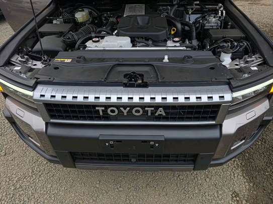 2024 Toyota LandCruiser Prado VX image 10