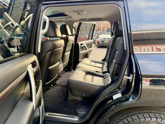 Toyota Land cruiser ZX V8 black color 2018 model image 3