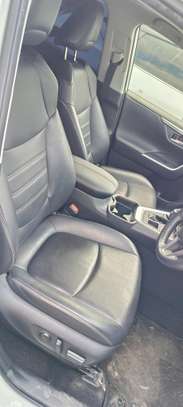 Toyota Rav4 White 2019 2WD image 6