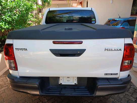 TOYOTA HILUX DOUBLE CABIN 2019MODEL image 13