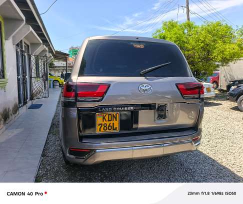 Landcruiser V8 Manual Diesel is on sale in mombasa image 13