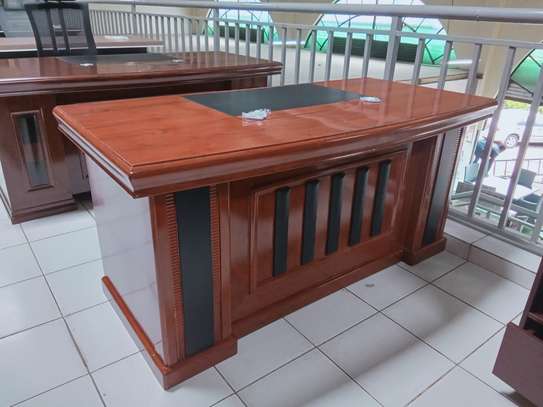 Office Tables; 1600MM executive office L-shaped desk image 5