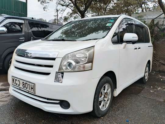 TOYOTA NOAH SECOND EDITION 2010 MODEL image 4