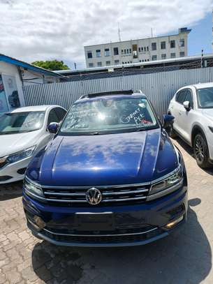 Volkswagen Tiguan Diesel engine 2020 Sunroof image 2