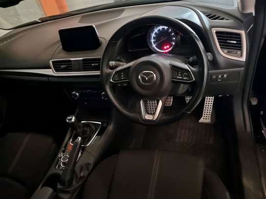 Mazda Axela image 6