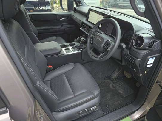 2024 Toyota LandCruiser Prado VX image 5