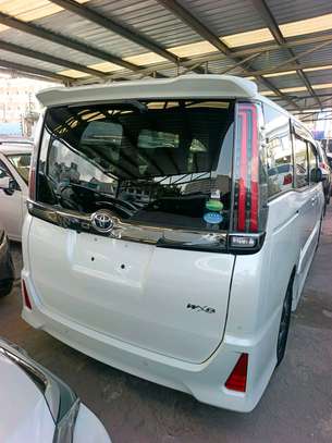 Toyota Noah wxb image 23