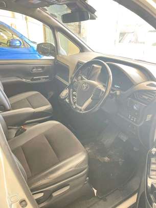 TOYOTA NOAH WXB HYBRID 2019MODEL image 6