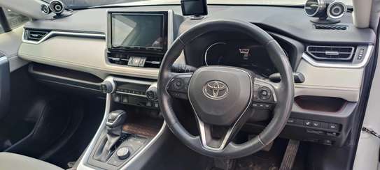 Toyota Rav4 White Hybrid 2018 image 10