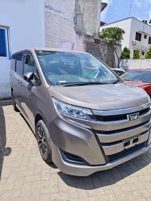 Toyota Noah grey 2018 2wd image 9