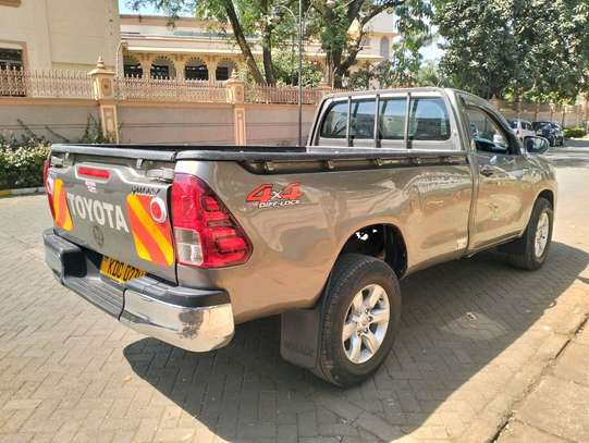 TOYOTA HILUX SINGLE CAB MANUAL LOCALLY ASSEMBLED image 2