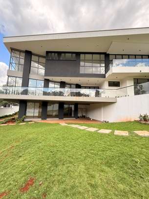 5 Bed House with En Suite in Nyari image 14