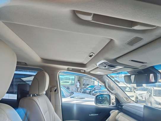 Toyota land Cruiser ZX petrol 2023 image 7
