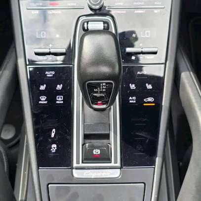 2018 Porsche cayenne image 11