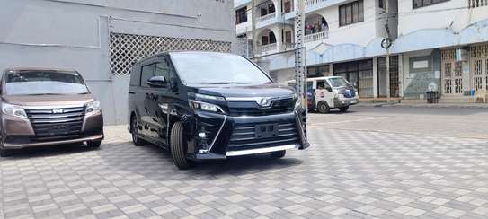 Toyota Voxy ZR grade black 2018 image 3