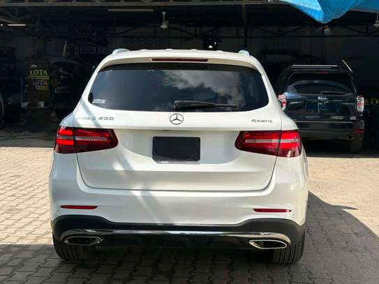 Mercedes Benz GLC250 2019 white image 10