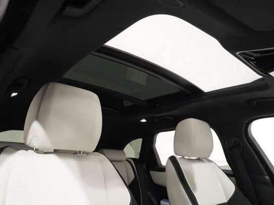 2022 RANGE ROVER VELAR AURIC EDITION image 4