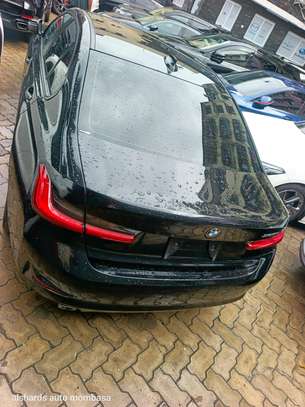 BMW 320i image 7