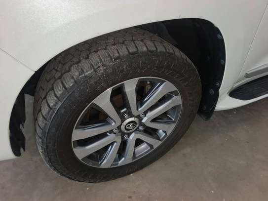 Toyota landcruiser ZX 2018 image 3