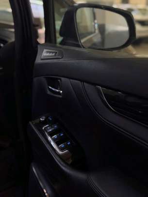 TOYOTA ALPHARD EXECUTIVE HYBRID E FOUR 2019MODEL image 6